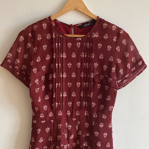 Little Midi burgundy dress perfect for Holiday time - Picture 4 of 6